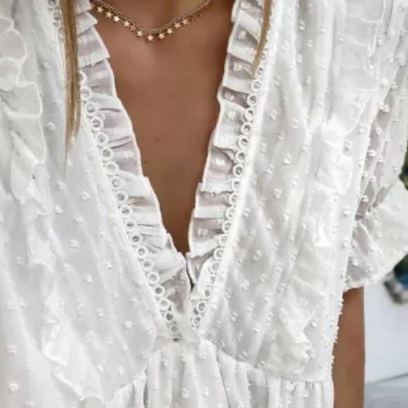 ♥️New boutique white ruffle Swiss dot deep v top - Picture 3 of 10